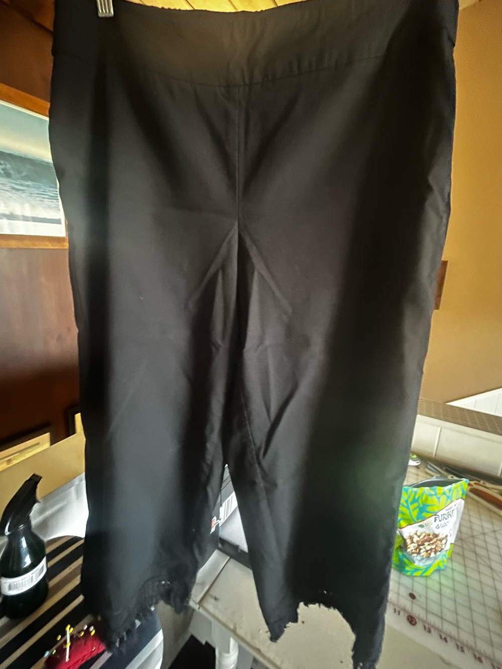 JM Collection Black Cropped Wide-Leg Frayed Hem Capris L